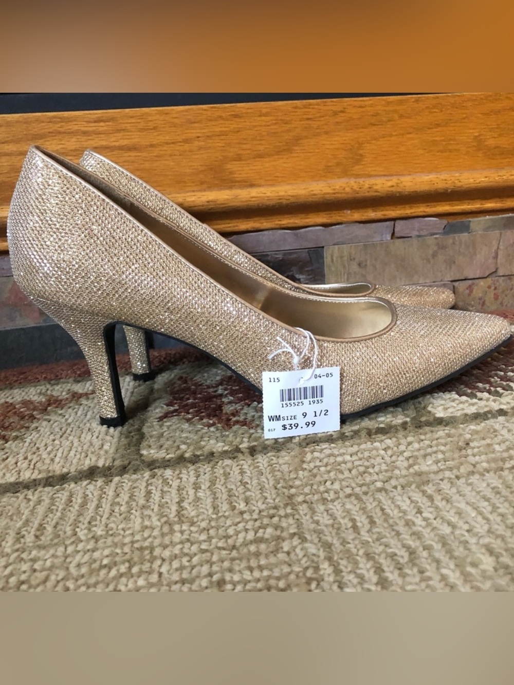 Fioni Nights Gold Dorado Glitter Heels Pumps Women’s 9.5 NWT Pointed Toe